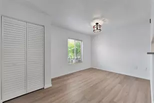9940 7th Way N, Saint Petersburg, FL 33702 - Photo 3
