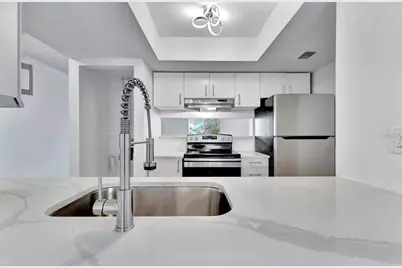 9940 7th Way N #101, Saint Petersburg, FL 33702 - Photo 15