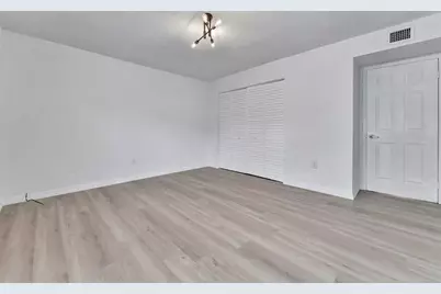 9940 7th Way N #101, Saint Petersburg, FL 33702 - Photo 21