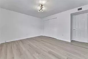 9940 7th Way N, Saint Petersburg, FL 33702 - Photo 21