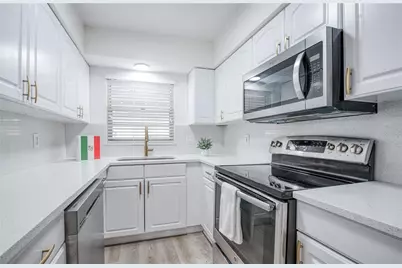 3717 S 46th Avenue S #8, Saint Petersburg, FL 33711 - Photo 7