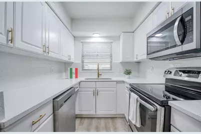 3717 S 46th Avenue S #8, Saint Petersburg, FL 33711 - Photo 5
