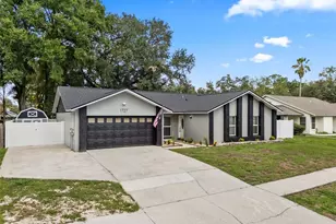 1727 Tallowtree Cir, Valrico, FL 33594 - Photo 3
