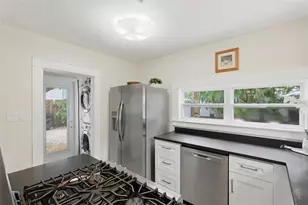 608 Kirkwood Terrace N, Saint Petersburg, FL 33701 - Photo 11