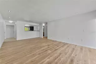592 100th Ave N, Saint Petersburg, FL 33702 - Photo 17