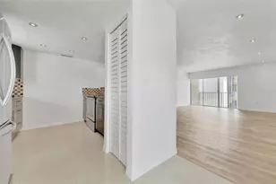 592 100th Ave N, Saint Petersburg, FL 33702 - Photo 3