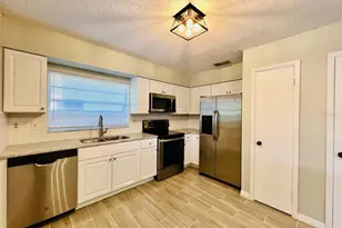 1610 Palm Leaf Dr, Brandon, FL 33510 - Photo 7
