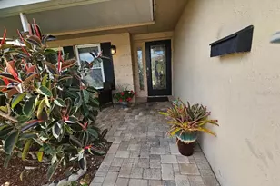 708 Brannen Cir, Sun City Center, FL 33573 - Photo 3