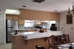 255 Capri Cir N, Treasure Island, FL 33706 - Photo 19
