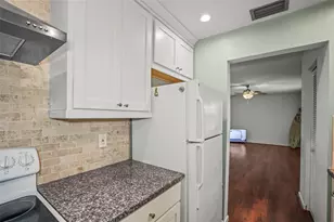 11655 3rd St E, Treasure Island, FL 33706 - Photo 11