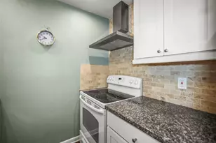 11655 3rd St E, Treasure Island, FL 33706 - Photo 9