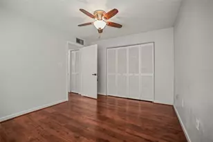 11655 3rd St E, Treasure Island, FL 33706 - Photo 17
