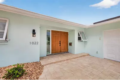 1022 Eden Isle Drive NE, Saint Petersburg, FL 33704 - Photo 9