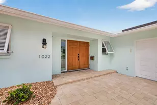 1022 Eden Isle Dr NE, Saint Petersburg, FL 33704 - Photo 9