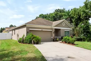 620 Chesney Dr, Valrico, FL 33594 - Photo 3
