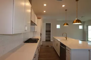 7300 Donnybrook Ln, Sarasota, FL 34240 - Photo 9