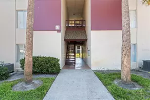 3840 N Lake Dr, Tampa, FL 33614 - Photo 11