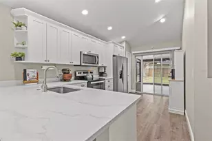 10611 Lakeside Vista Dr, Riverview, FL 33569 - Photo 9