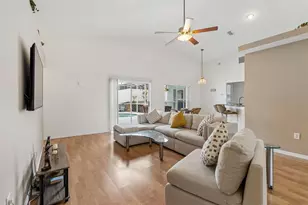 923 Hunter Ln, Tarpon Springs, FL 34689 - Photo 11