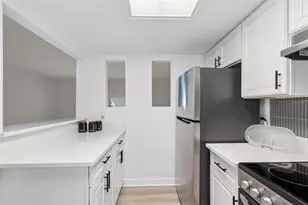 552 Plaza Seville Ct, Treasure Island, FL 33706 - Photo 11