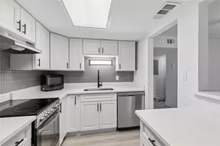 552 Plaza Seville Ct, Treasure Island, FL 33706 - Photo 9