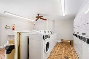 552 Plaza Seville Ct, Treasure Island, FL 33706 - Photo 29