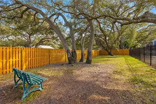 826 Franklin Cir, Palm Harbor, FL 34683 - Photo 25
