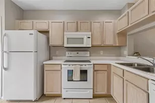 30005 Granda Hills Ct, Wesley Chapel, FL 33543 - Photo 7