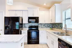 9210 52nd Ave E, Palmetto, FL 34221 - Photo 11