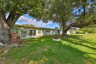 2335 Surrey Ln, Clearwater, FL 33763 - Photo 9