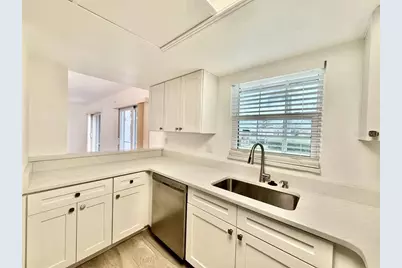 8801 Bay Pointe Drive #102, Tampa, FL 33615 - Photo 5