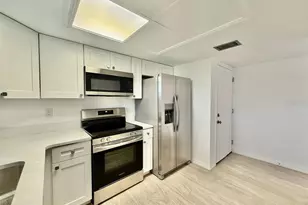 8801 Bay Pointe Dr, Tampa, FL 33615 - Photo 7