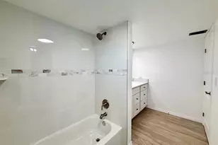 8801 Bay Pointe Dr, Tampa, FL 33615 - Photo 21