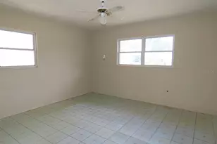 2447 Foster Ln, Sarasota, FL 34239 - Photo 17