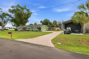 9910 Peninsular Dr, Gibsonton, FL 33534 - Photo 7