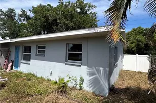 6126 58th St N, Kenneth City, FL 33709 - Photo 5