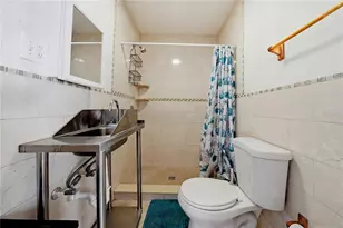 6033 Ambassador Dr, Tampa, FL 33615 - Photo 29