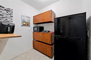 6033 Ambassador Dr, Tampa, FL 33615 - Photo 31