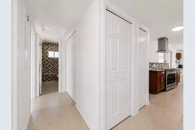 6033 Ambassador Drive, Tampa, FL 33615 - Photo 9