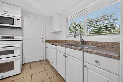 1162 Highland Street N, Saint Petersburg, FL 33701 - Photo 3