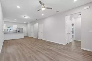 5029 Finders Ct, Tampa, FL 33617 - Photo 3
