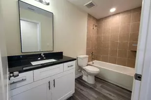 4351 Cambio Gdns Ct, Tampa, FL 33610 - Photo 11