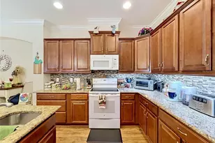 614 Chipper Dr, Sun City Center, FL 33573 - Photo 5