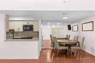 2242 Circlewood Dr, Sarasota, FL 34231 - Photo 7