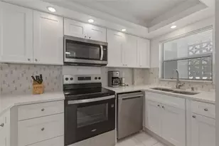 1100 N Shore Dr NE, Saint Petersburg, FL 33701 - Photo 7