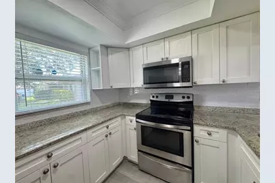 5102 Lawnton Court, Tampa, FL 33624 - Photo 11