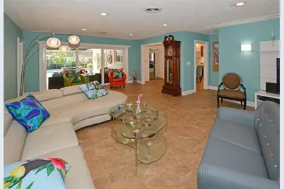 7020 Mango Avenue S, Saint Petersburg, FL 33707 - Photo 11