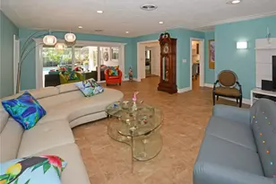 7020 Mango Ave S, Saint Petersburg, FL 33707 - Photo 11