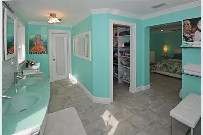 7020 Mango Avenue S, Saint Petersburg, FL 33707 - Photo 35