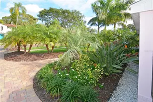 7020 Mango Ave S, Saint Petersburg, FL 33707 - Photo 3